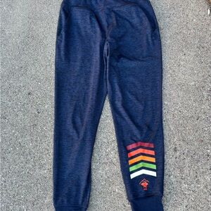 rabbit “jogalongs” from rabbitELITEtrail team kit. Navy blue heather.